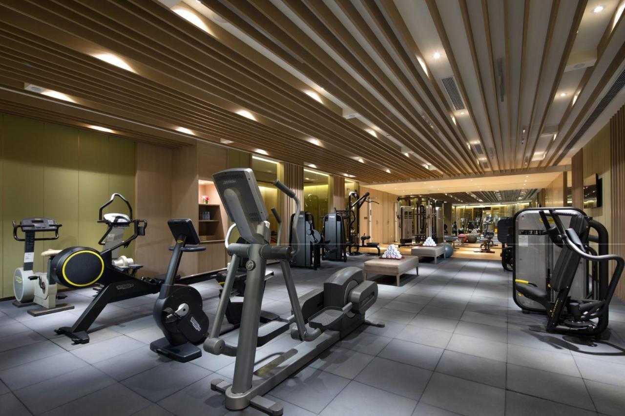 Crowne Plaza Shanghai Nanjing Road By Ihg المظهر الخارجي الصورة The gym at The Landmark