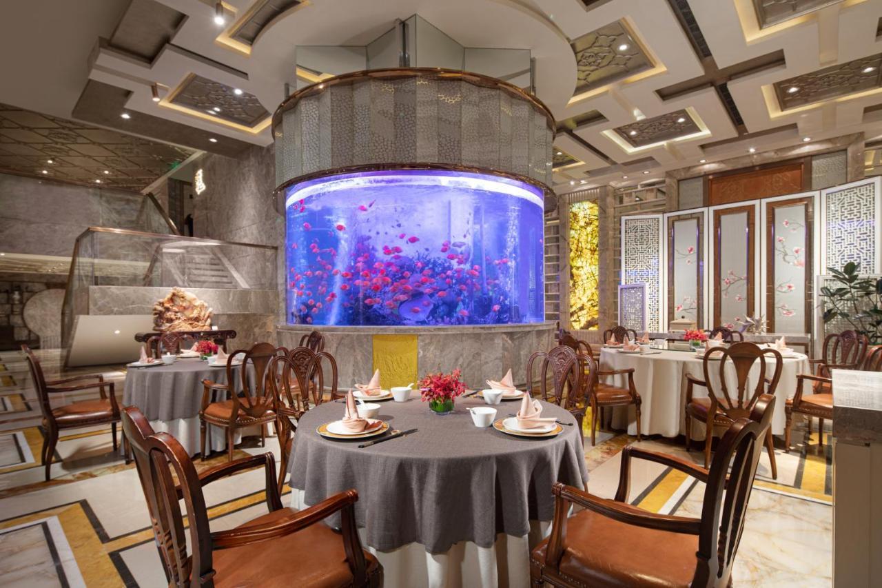 Crowne Plaza Shanghai Nanjing Road By Ihg المظهر الخارجي الصورة Interior of the restaurant