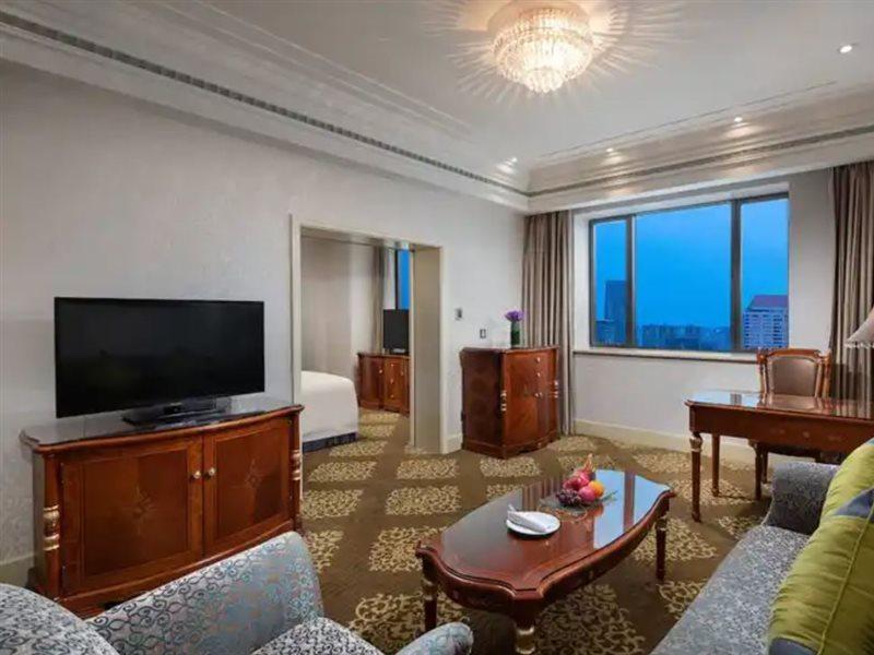 Crowne Plaza Shanghai Nanjing Road By Ihg المظهر الخارجي الصورة A suite at the hotel