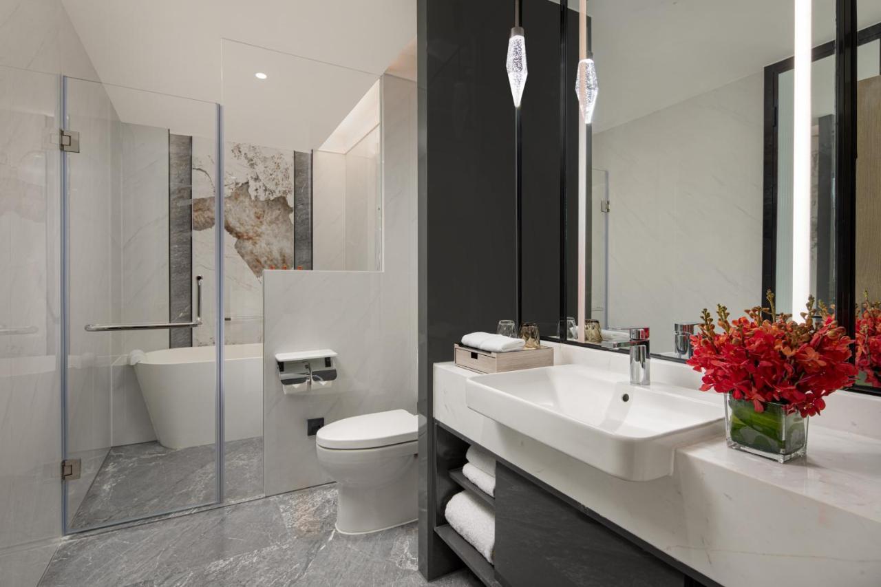 Crowne Plaza Shanghai Nanjing Road By Ihg المظهر الخارجي الصورة A bathroom