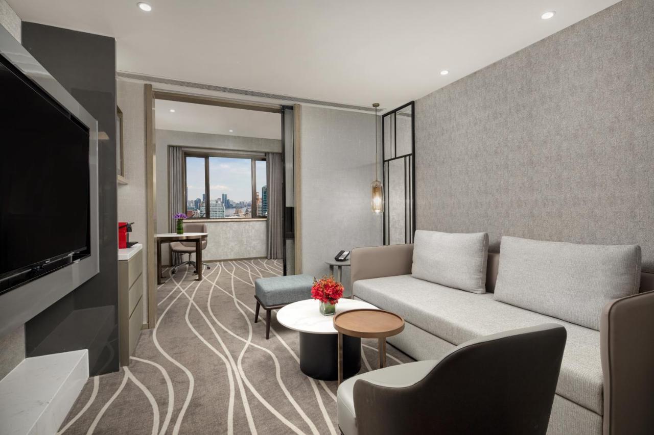 Crowne Plaza Shanghai Nanjing Road By Ihg المظهر الخارجي الصورة A suite at the hotel