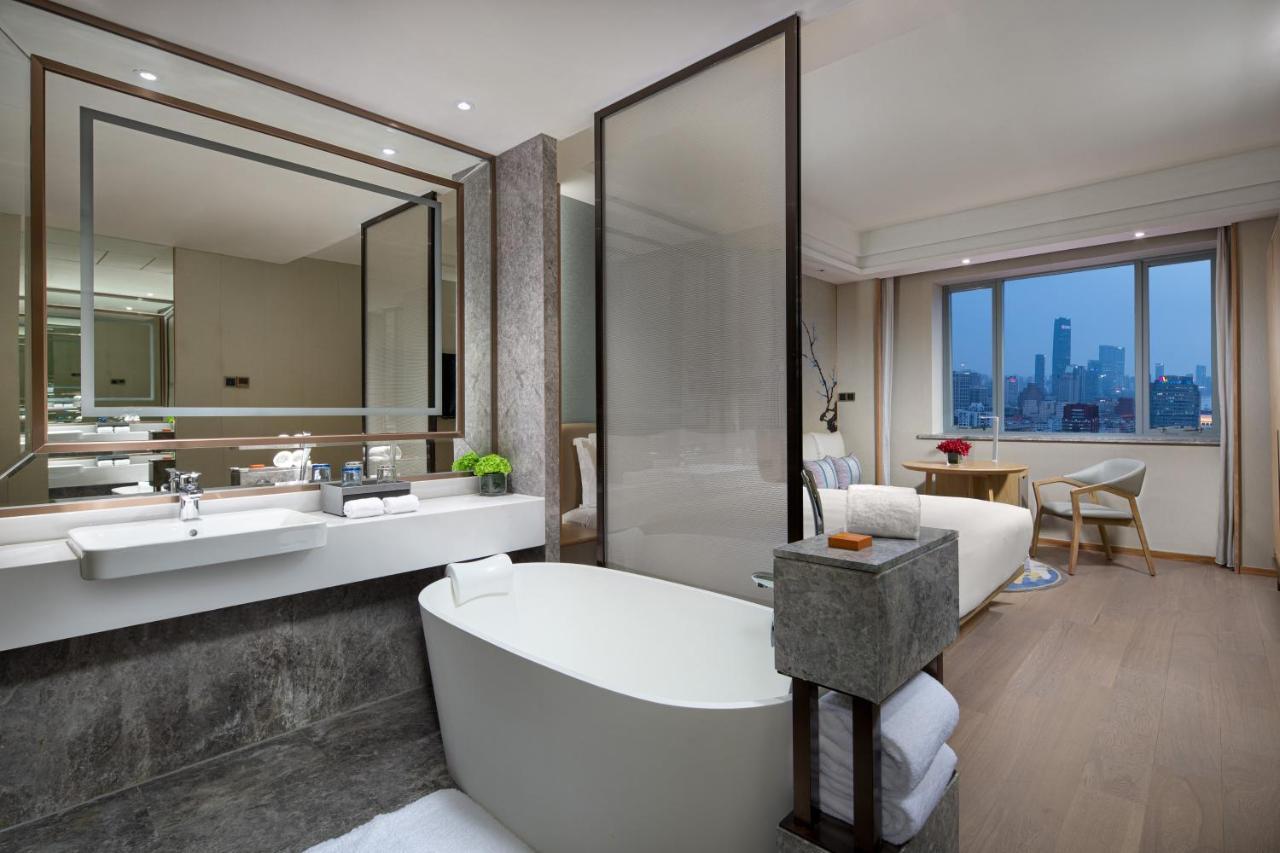 Crowne Plaza Shanghai Nanjing Road By Ihg المظهر الخارجي الصورة Deluxe Suite